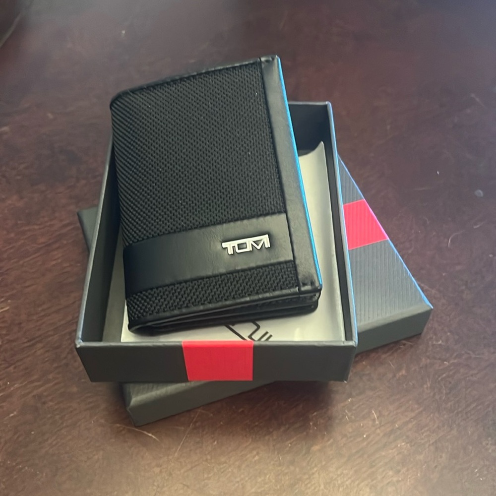 Tumi -Alpha Card Case - black - Never Used. In Box